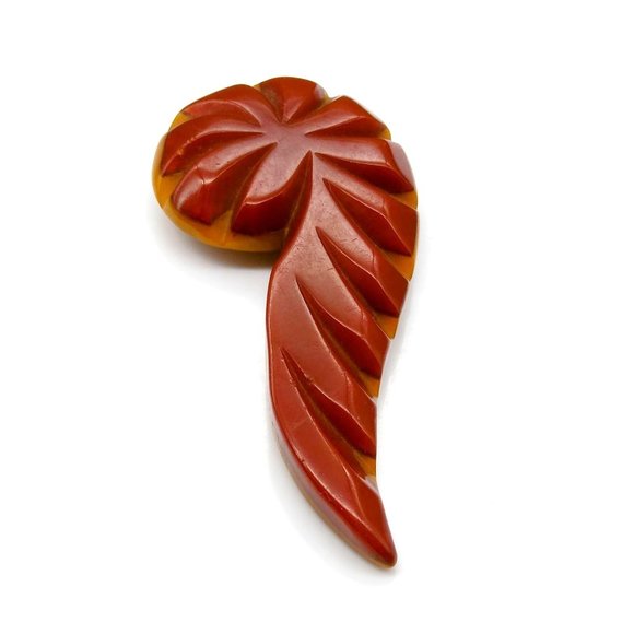 Vintage Laminated Bakelite Brooch in Toffee and Wine Deep Carved Swoop Lapel Pin